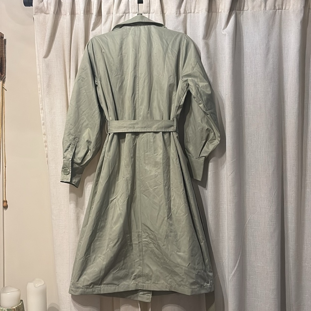 Threadbare trench coat - Picture 7 of 10
